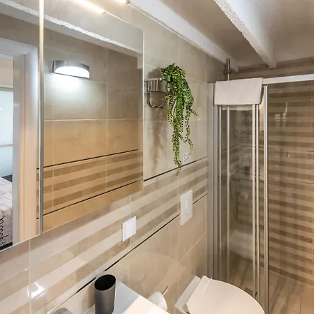 Val * Ντουμπρόβνικ